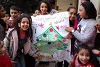 Ägypten: Mit ihrem gemeinsam gestalteten Kunstwerk senden uns diese Kinder ihre Weihnachtsgrüsse (csi)