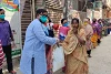 Die CSI-Partner in Bangladesch haben rasch reagiert und 750 Familien ein Lebensmittelpaket überreicht. Jhorna Adhikary, eine der Hilfsempfängerinnen: «Ich weiss nicht, was ich ohne Ihre Hilfe meinen beiden Kindern heute Abend hätte zu essen geben können.» (csi)