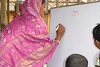 Der Alphabetis­ierungskurs stärkt das Selbst­vertrauen der Frauen (csi)