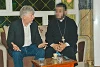 Bruder Daniel im Gespräch mit John Eibner. Der syrisch-orthodoxe Priester würde den Irak erst als allerletzter Christ verlassen (csi)