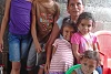 Leben in grosser Armut: Ninoska mit fünf von ihren sechs Kindern (csi)