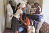 Flüchtlinge aus der terrorgeplagten Stadt Maiduguri erhalten Lebensmittelhilfe (csi)