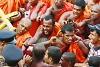 Buddhistische Mönche in Sri Lanka greifen auch schon mal zur Gewalt, um andere Religionsgemeinschaft einzuschüchtern (reut)