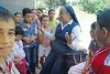 Schwester Sara liebt die Kinder  und die Kinder lieben sie (csi)