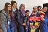 Junger Syrerinnen und Syrer verschiedener Herkunft sind Schwester Marie-Rose unendlich dankbar. Für sie ist Marie-Rose einfach eine liebe Mama (csi)