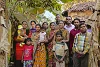 Pastor Digal und seine Frau (Dritter und Vierte von rechts) setzen sich unermüdlich für andere Menschen ein, obwohl sie selbst schon mehrmals von Hinduextremisten angegriffen wurden (csi)